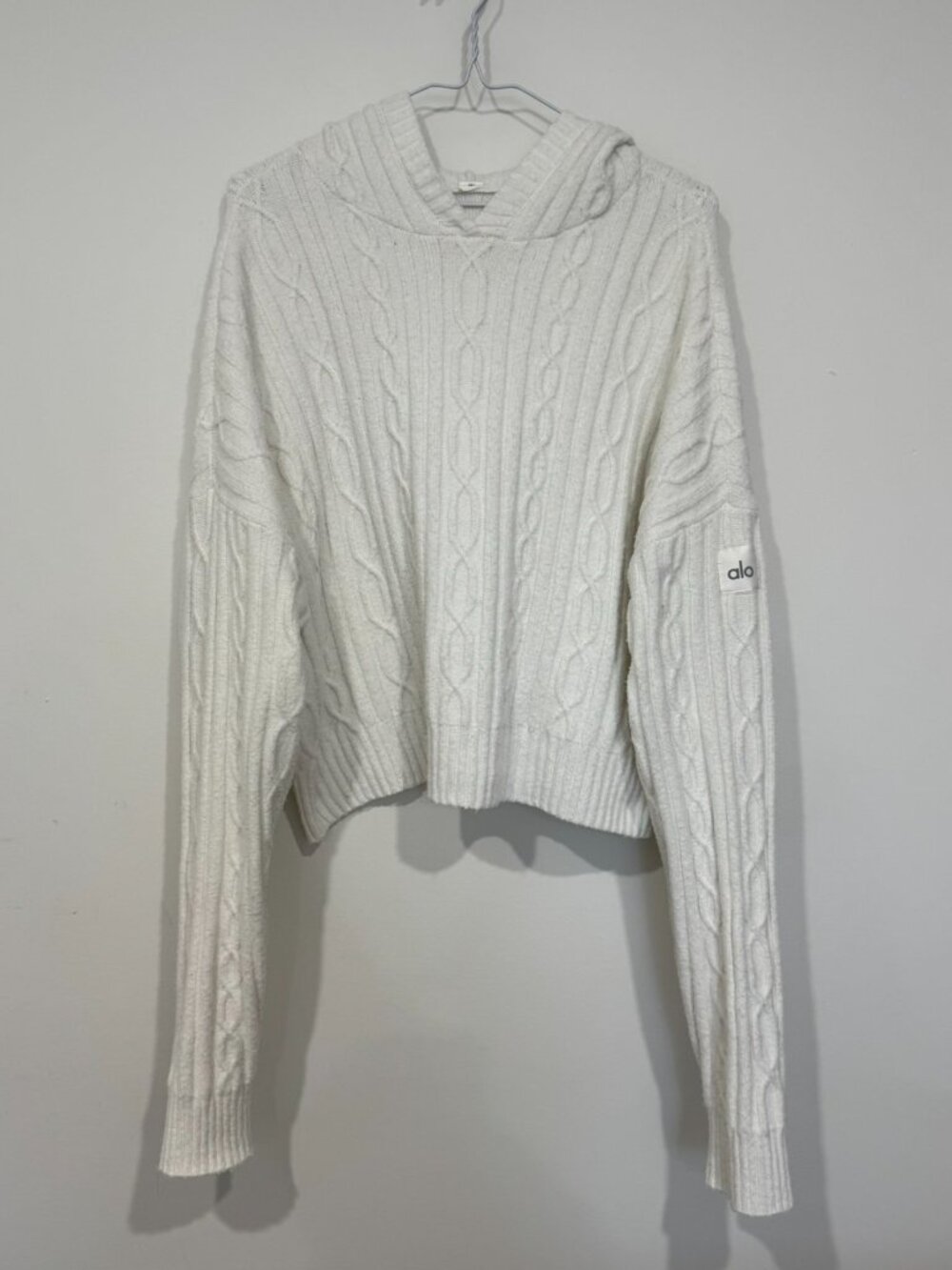 Alo Yoga Cable Knit Winter Bliss Hoodie Size M White Cropped (Flawed; Pilling)